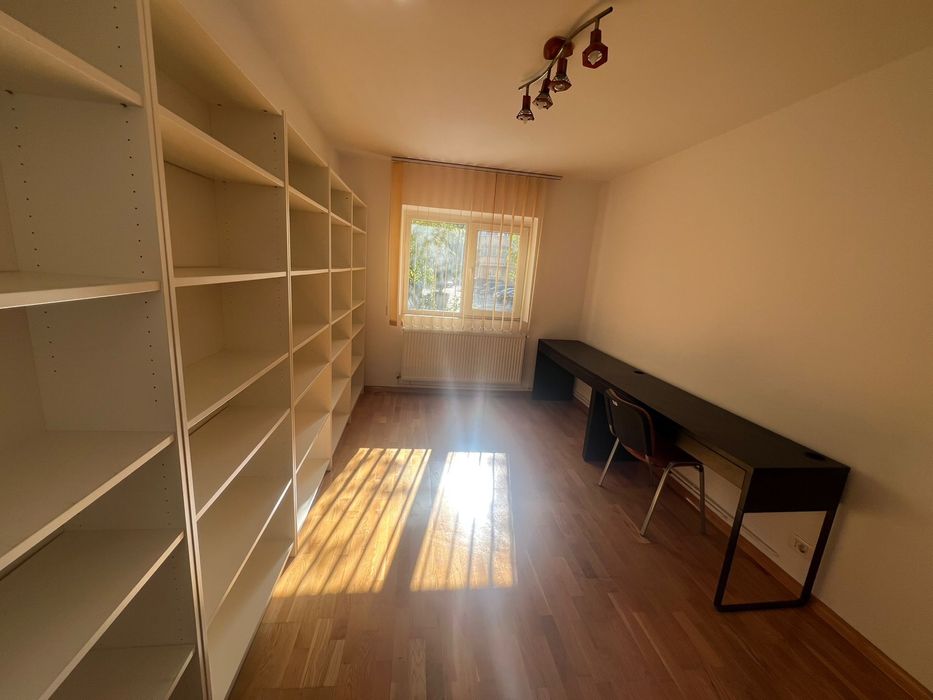 Închiriez apartament 2 camere, pretabil birou sau cabinet.