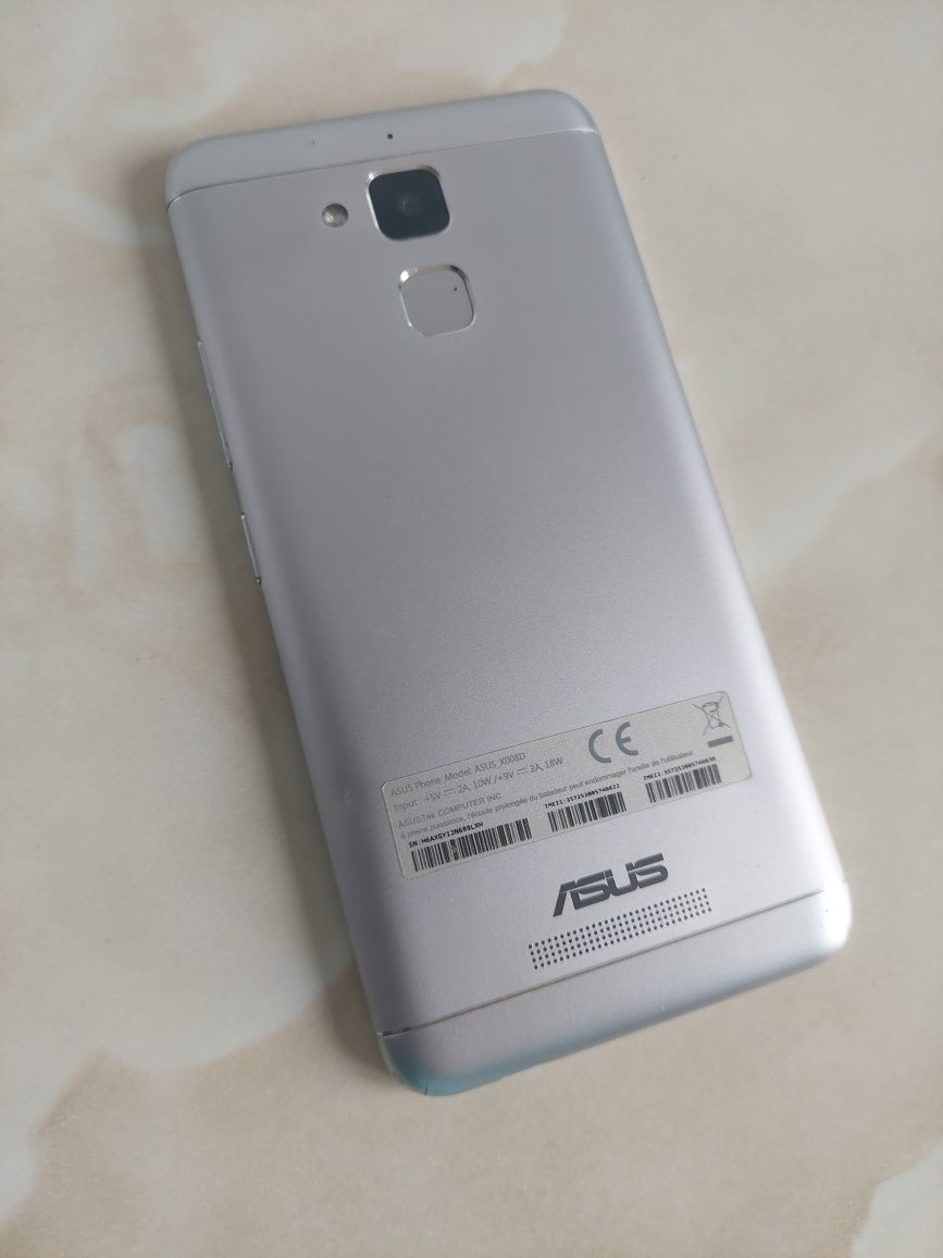 Vând Asus X008D pe alb Zenfone 3 Max sau Zenfone Pegasus 3 /poze reale