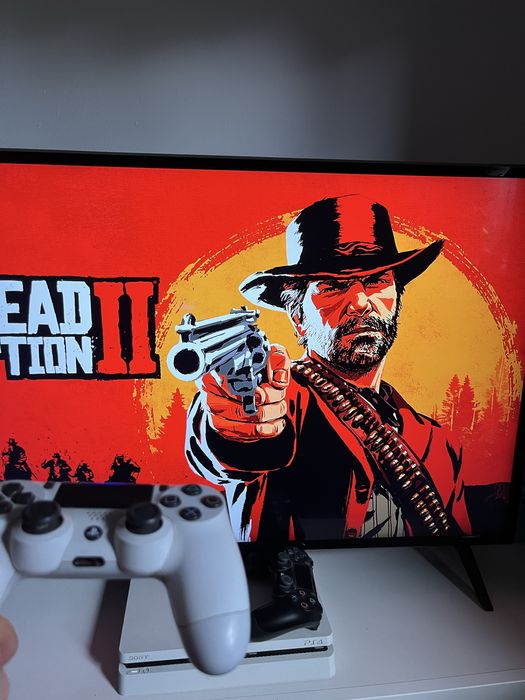 Sony PlayStation 4 cu doua controllere