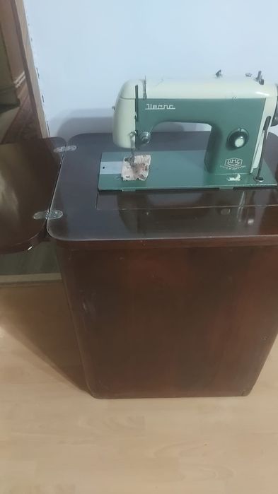 Masina de cusut Ileana, si mobilier camera