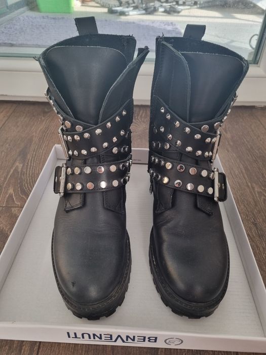 Vând ghete Zara din piele, negre, mărimea 38