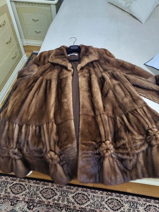 Vand haina de blana de vizon