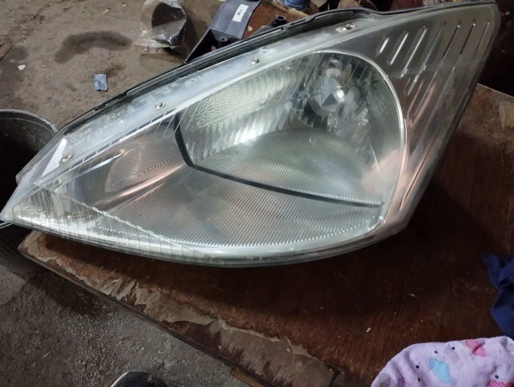 Продавам фарове за Форд фокус 2002г