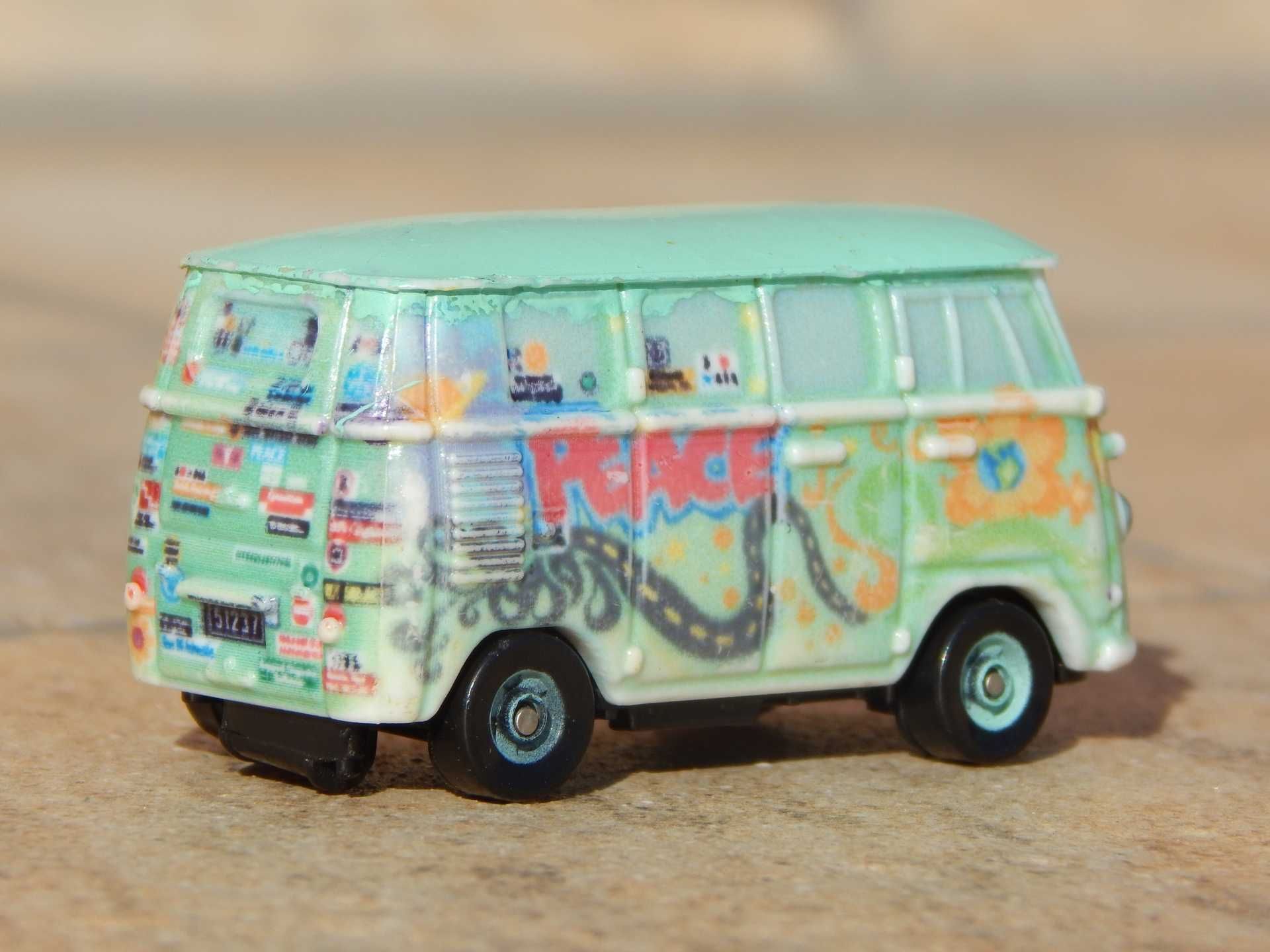 Jucarie microbuz Fillmore Volkswagen Transporter T1 hippie serial Cars