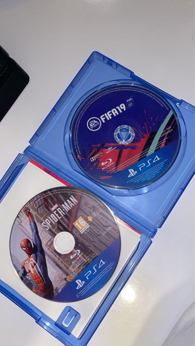 Ps4 folosit un an fara nicio problema merge perfect