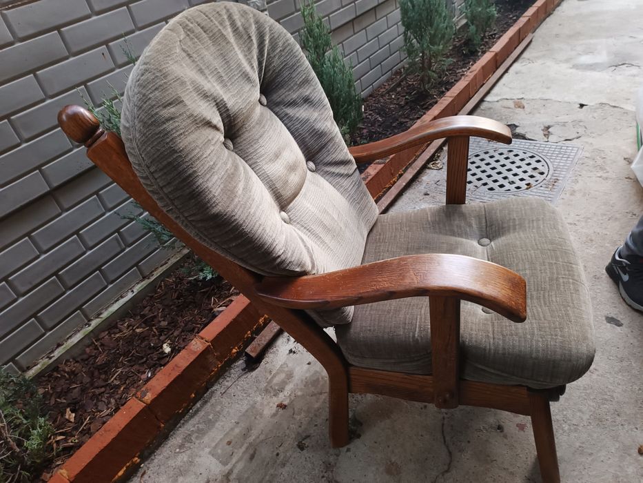 Set Canapea cu scaune din lemn masiv