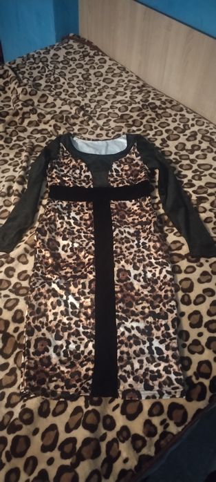 vind rochita de catifea marimea xl noua fara eticheta luata dupa shein