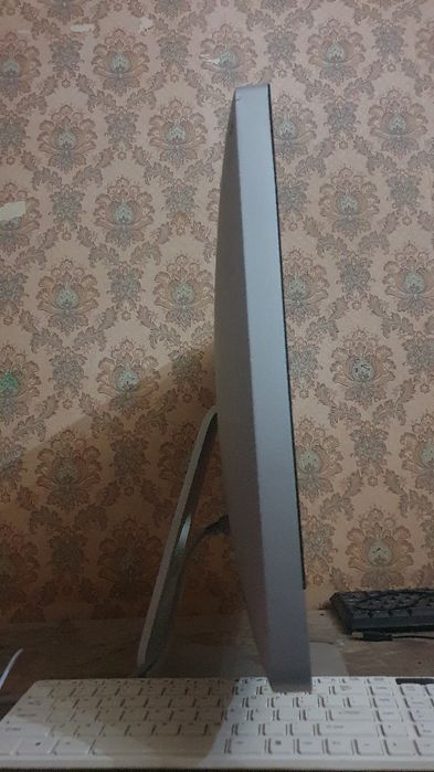 iMac holati yaxshi ichiga windows urilgan