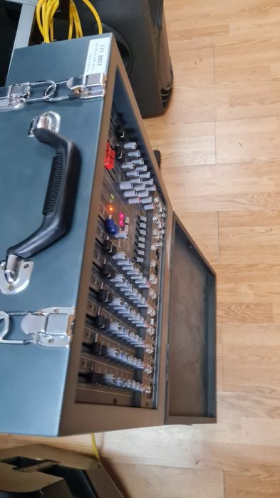 Boxe Mackie CZ300 si powermixer 2x325w