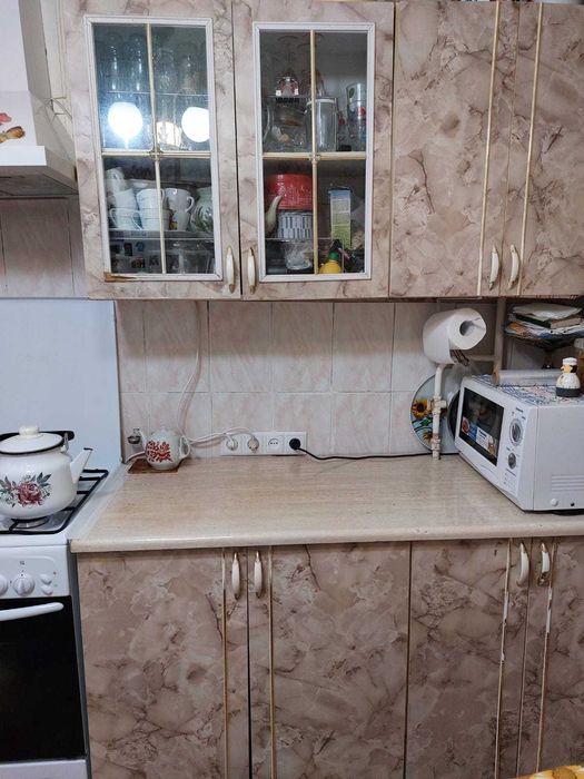 Продам кухонный гарнитур и вытяжку