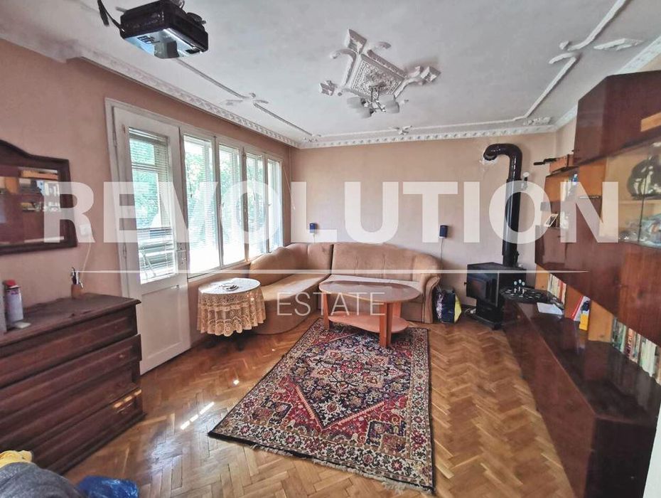 Дава се под наем Етаж от къща в с. Приселци, Област Варна - 100 кв.м за 300 € - Снимка #2