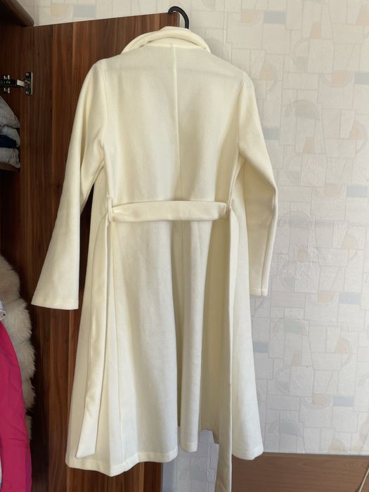 Бяло палто дълго