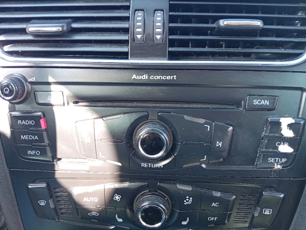 Casetofon-radio Audi A4 b8