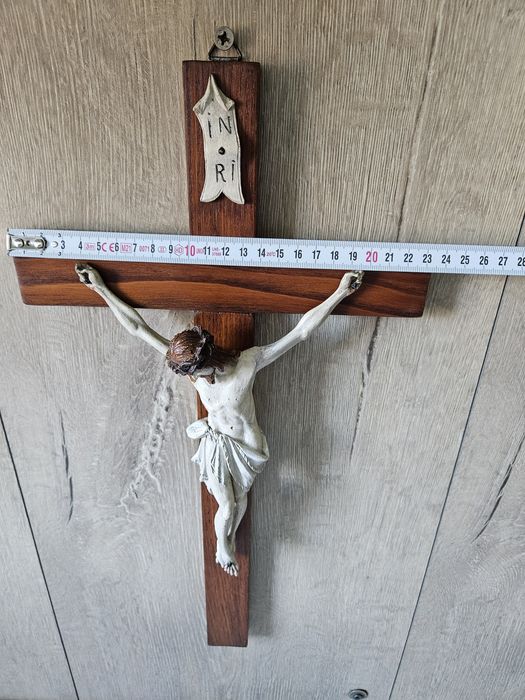 Crucifix din lemn natural ( inclusiv Iisus)