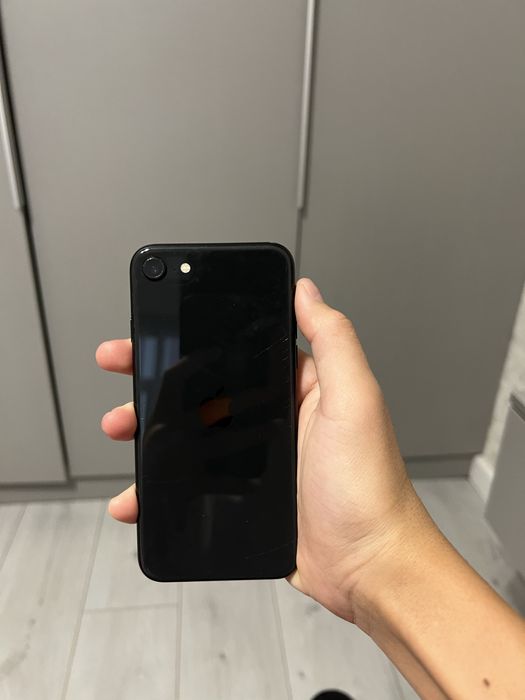 Айфон Се 2022 года читайте описание