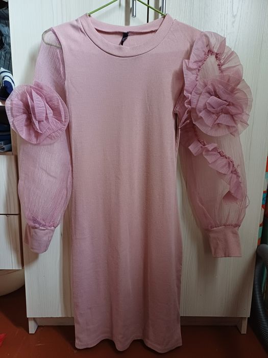 Платье продам красивое