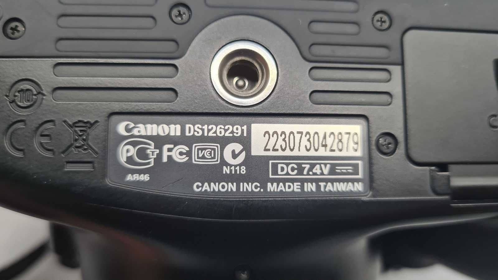 DSLR Canon 1100 D body + incarcator + baterie ( optional obiectiv )