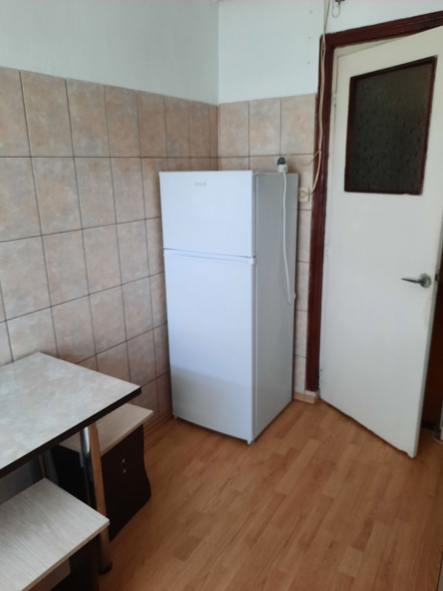 De închiriat apartament 3 camere