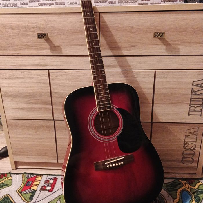 Гитара б/у в среднем состоянии