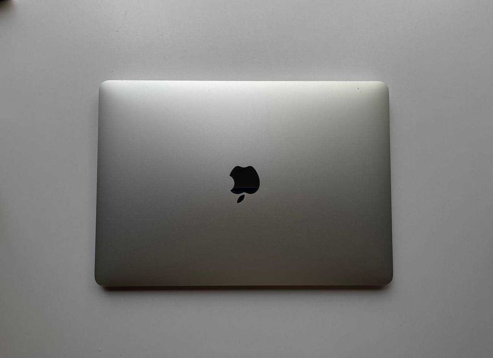MacBook Air 13" (2020)