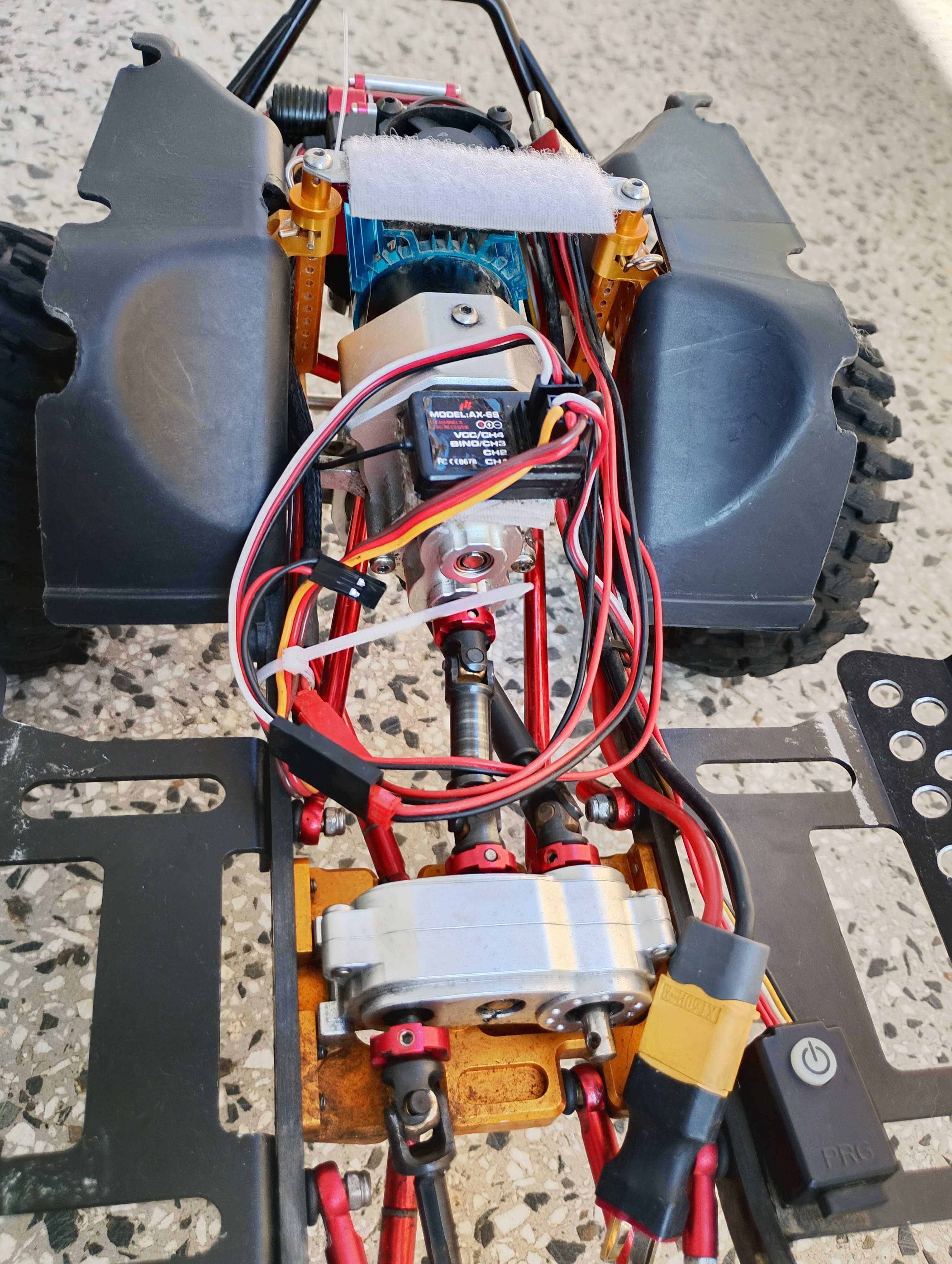 Crawler 1/10  катерач