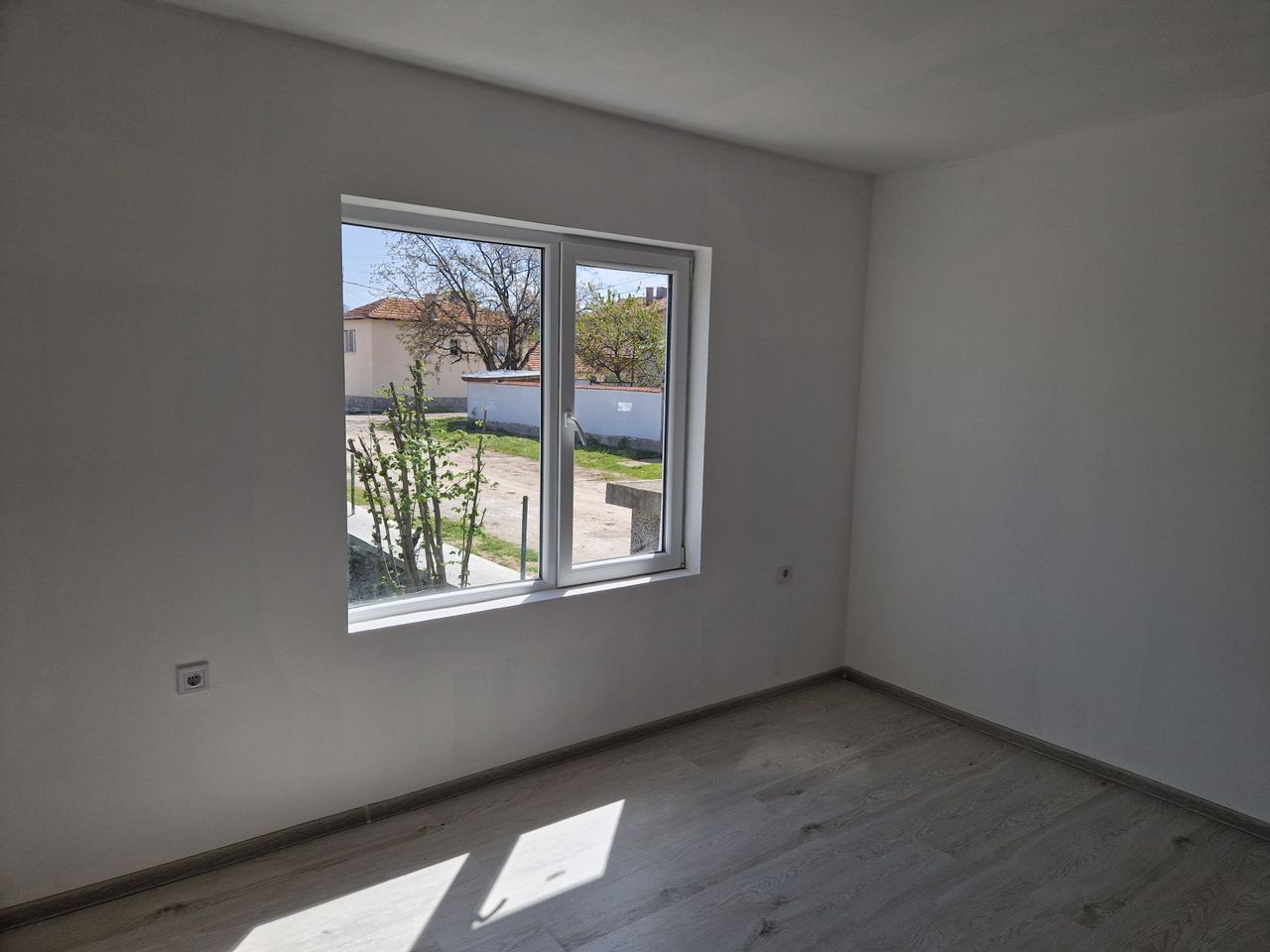 Продава се Къща в с. Патриарх Евтимово, Област Пловдив - 210 кв.м за 401 €/кв.м - Снимка #12