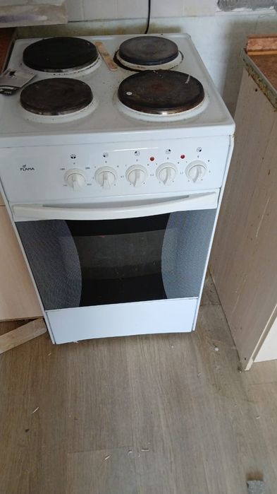 Продам электро плиту