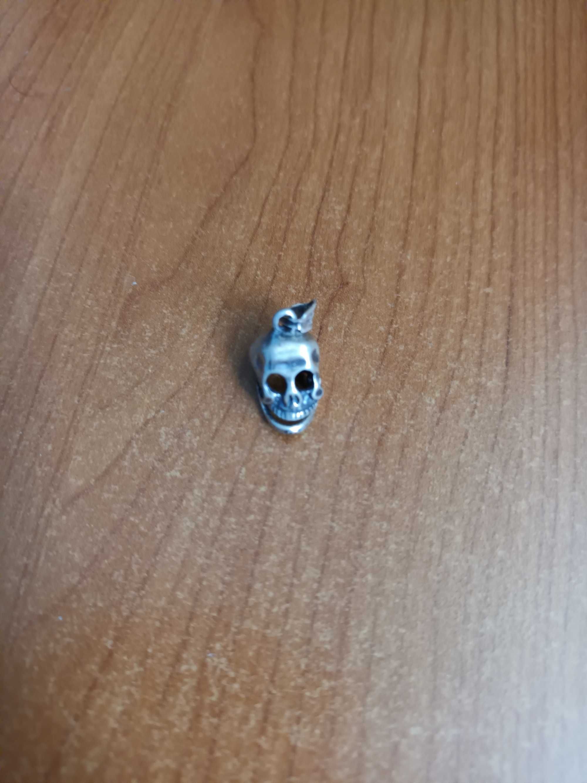 Amuleta mica medalion breloc craniu