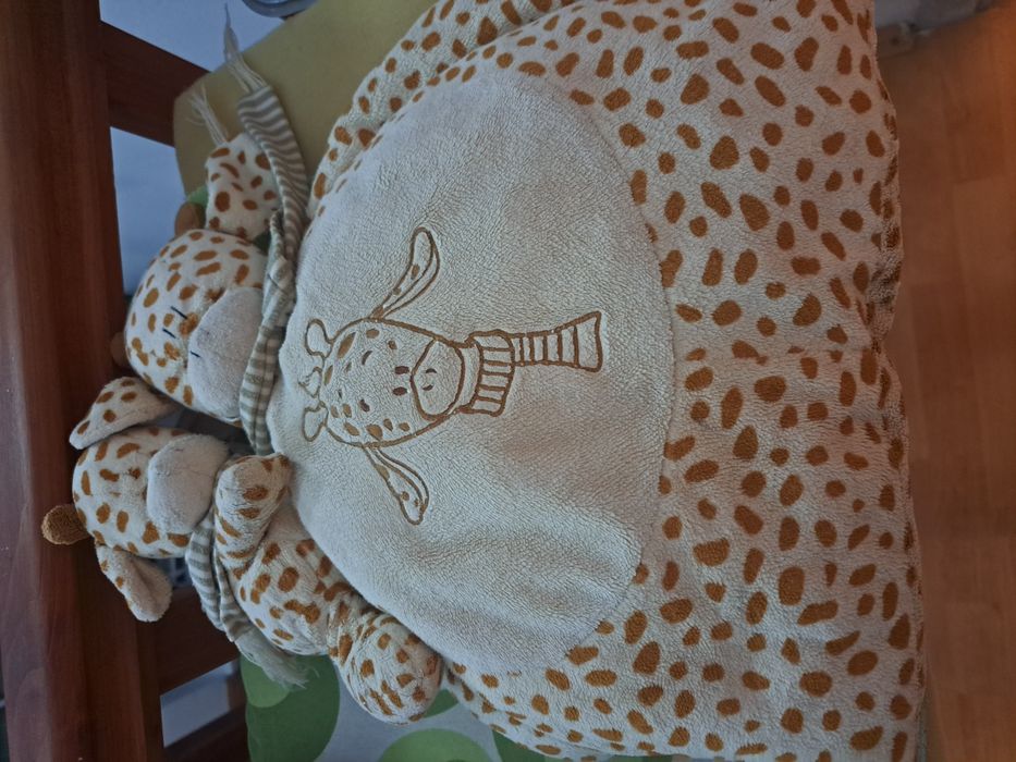 Vand o pernă pt copii