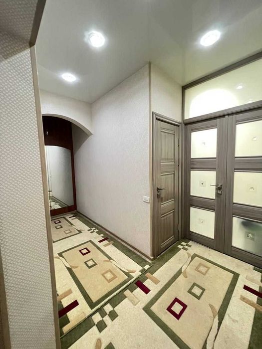 Юнусабад 3, 4/1/4 Продаётся квартира первая линия французская планиров