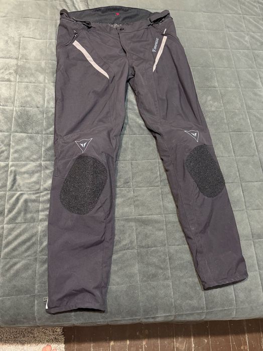 Продавам Мото панталон Dainese