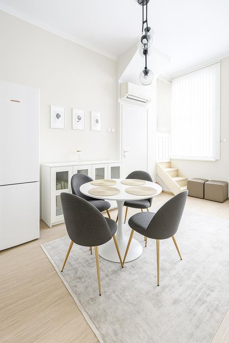 Етаж от къща под наем в Център