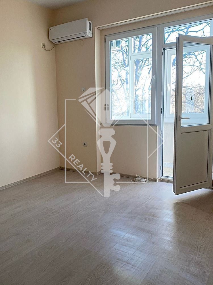 Продава се Двустаен апартамент в Пловдив, Център - 43 кв.м за 3024 €/кв.м - Снимка #2
