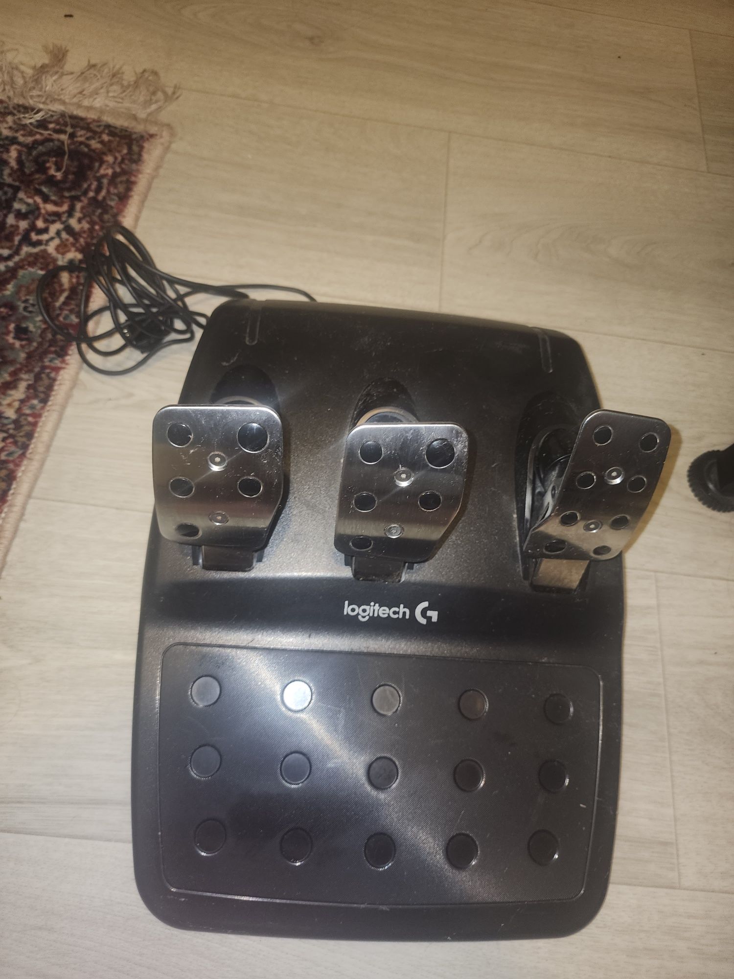 Волан Logitech G29 със скорости и педали