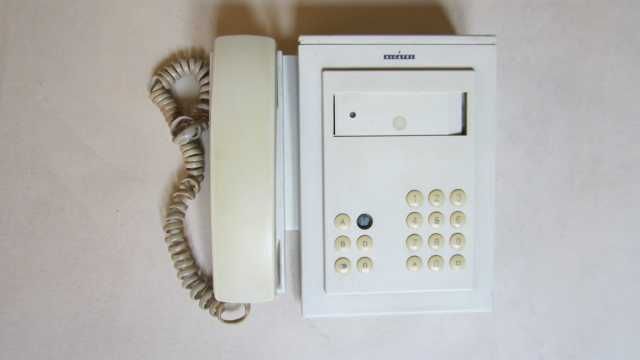 Телефон на запчасти