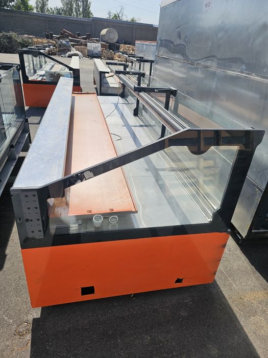 Продаются витринные холодильники