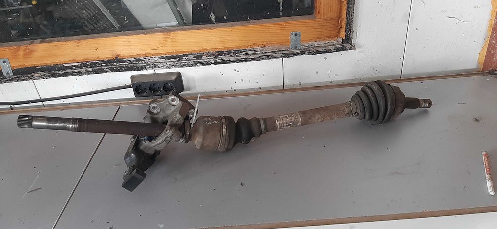 полуоска   за пежо 407 1.6 hdi