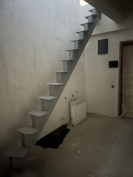 Penthouse 183,5 mp 500 €/mp