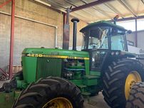 De vanzare tractor John Deere 4250