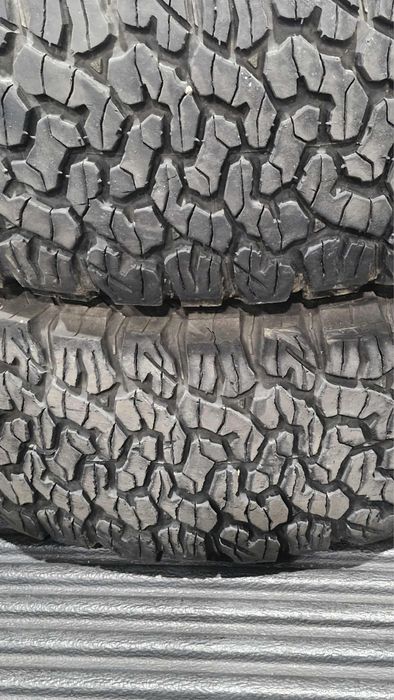 Продавам гуми BFGOODRICH AT 265/65/17