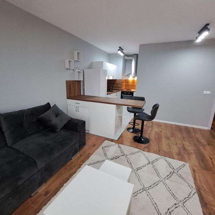 Дава се под наем Двустаен апартамент в Пловдив, Христо Смирненски - 79 кв.м за 500 € - Снимка #1