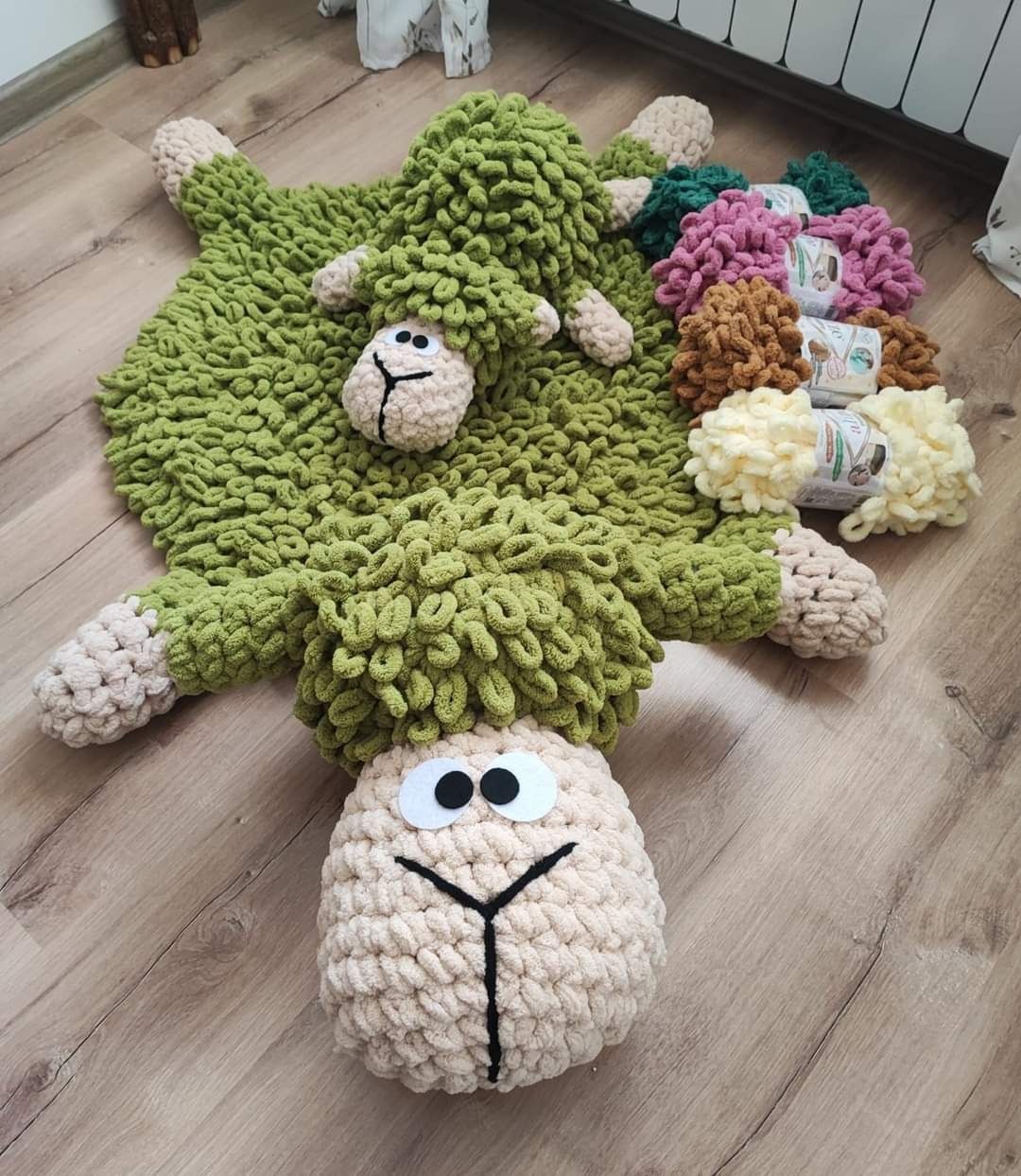 Ръчно плетена играчка