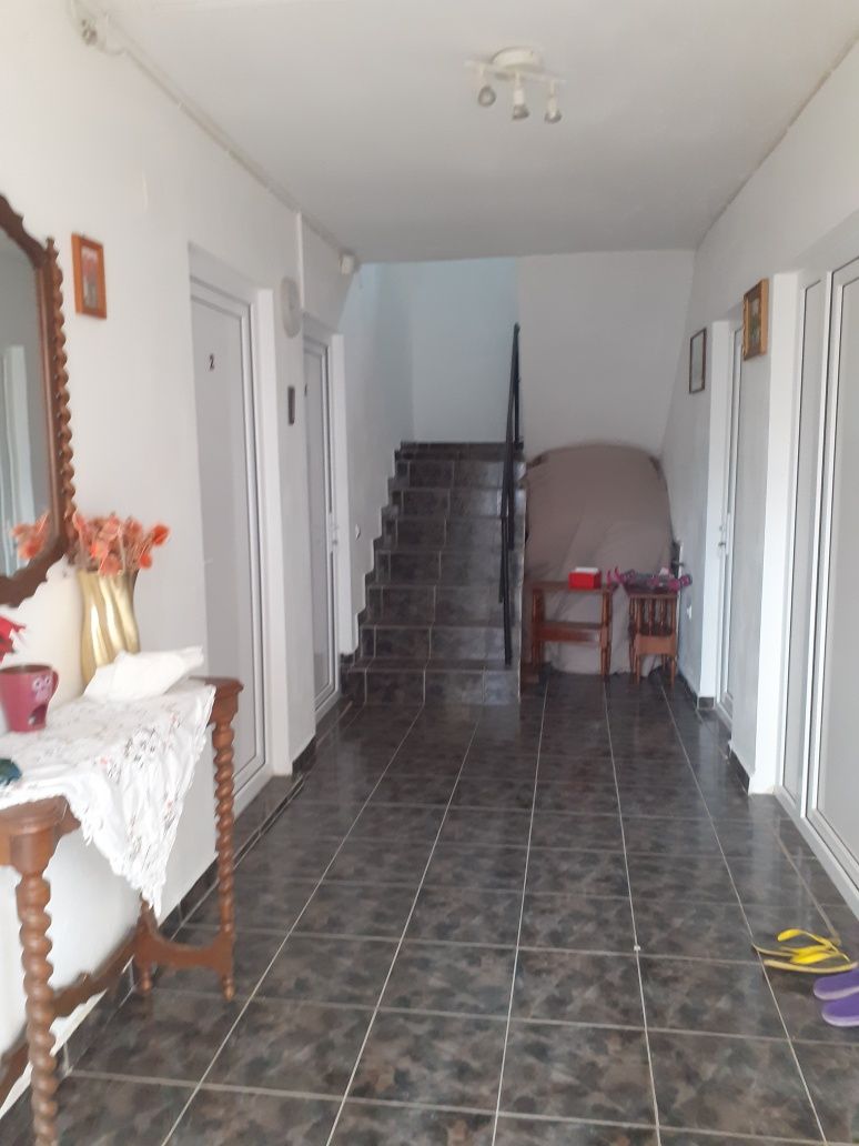 Casa 12 camere cu bai de vânzare la 5 min de mare (mers pe jos)