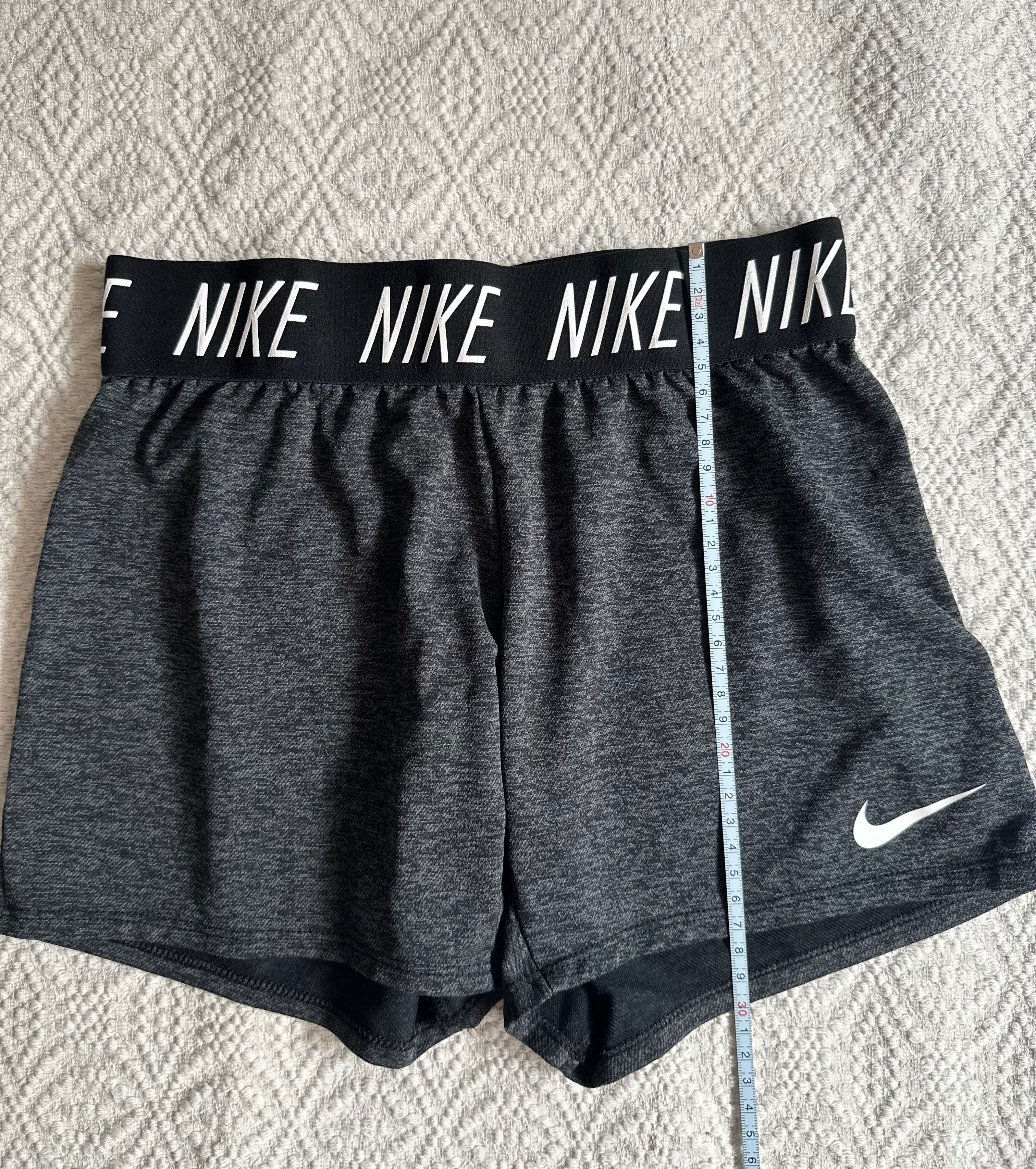 Дамски спортен къс клин Nike