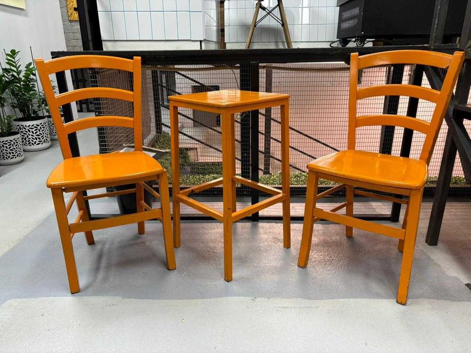 Яркий комплект - два стула и столик