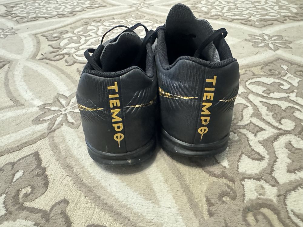 Продам зальники Nike Tiempo