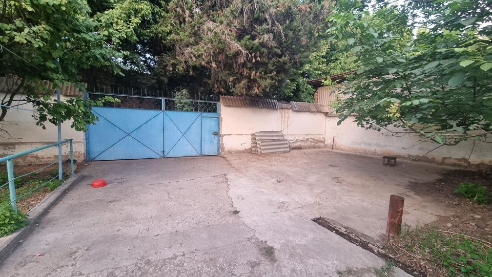 Dacha sotiladi yashashga xamma sharoit bor