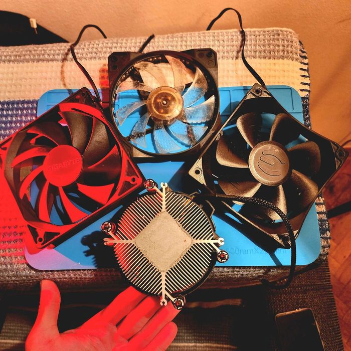 Комплект 4 вентилатора / охладителя — за продажба