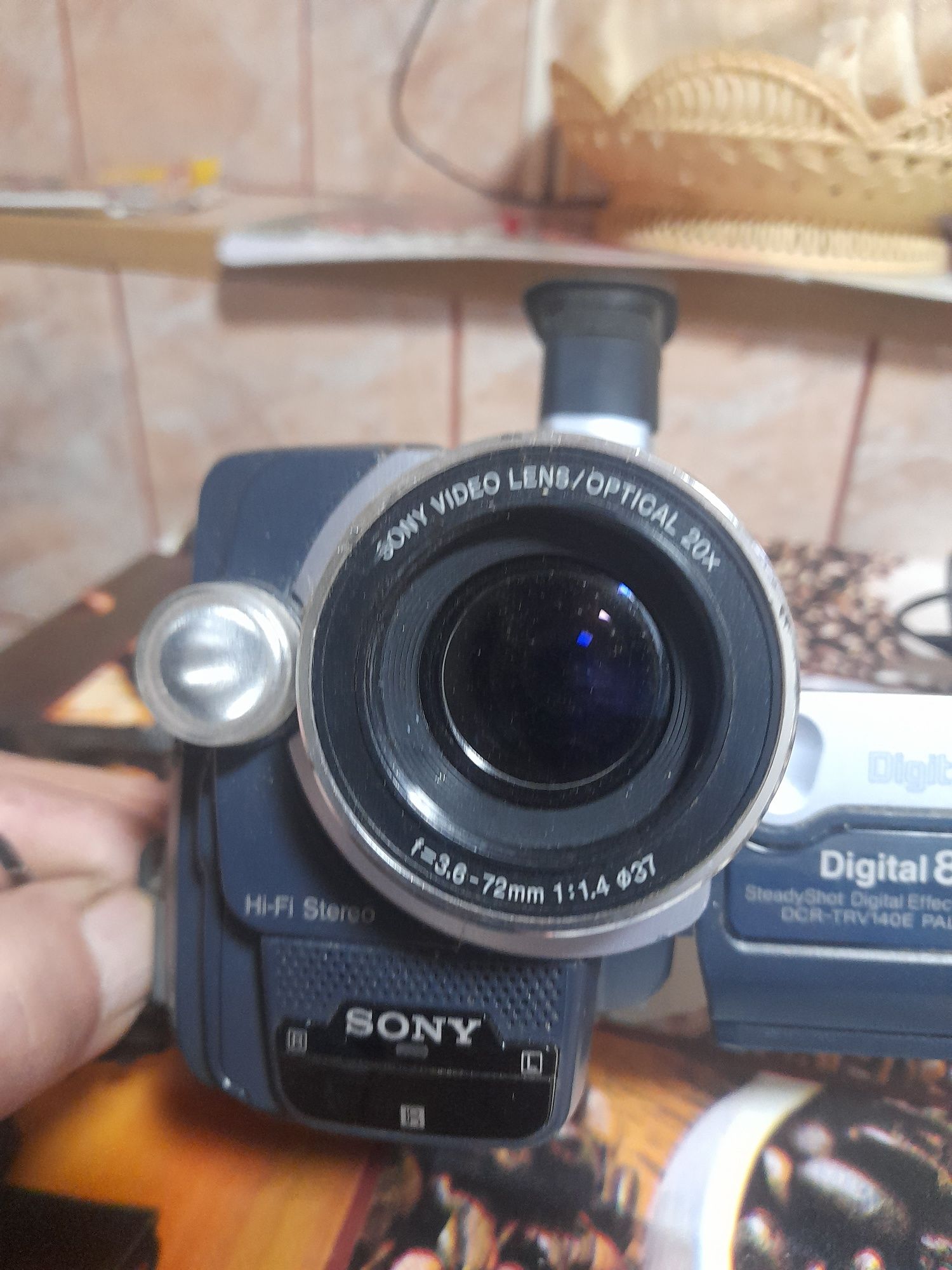 Mini camera Sony în stare bună de funcționare.
