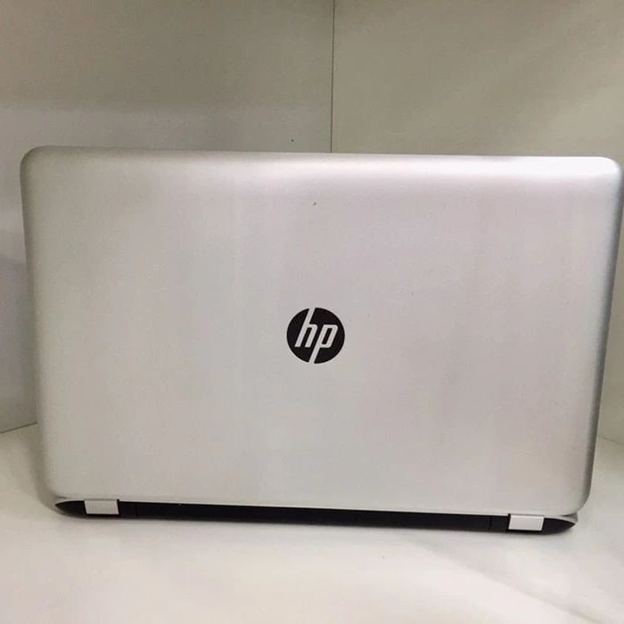 Hp notebook 17.3 Dyum ishlashi zor toshken Sergeli choshtepa maxallada